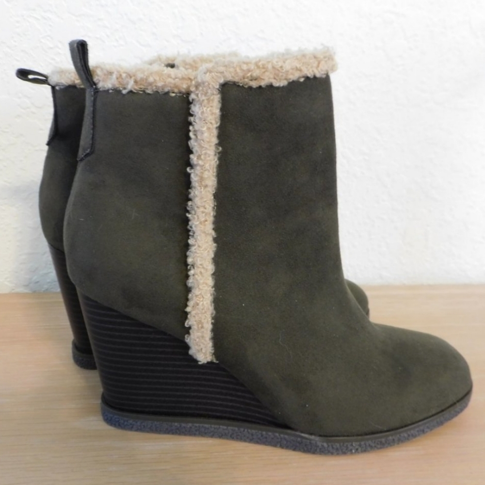 Olive Green Side Zip Wedge Ankle Boots Women's Size 6 NWT